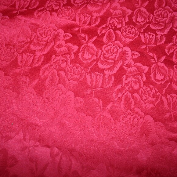 Holiday Red Rose Embossed Large 76" x 56" Table Cloth B-237 - Picture 5 of 5